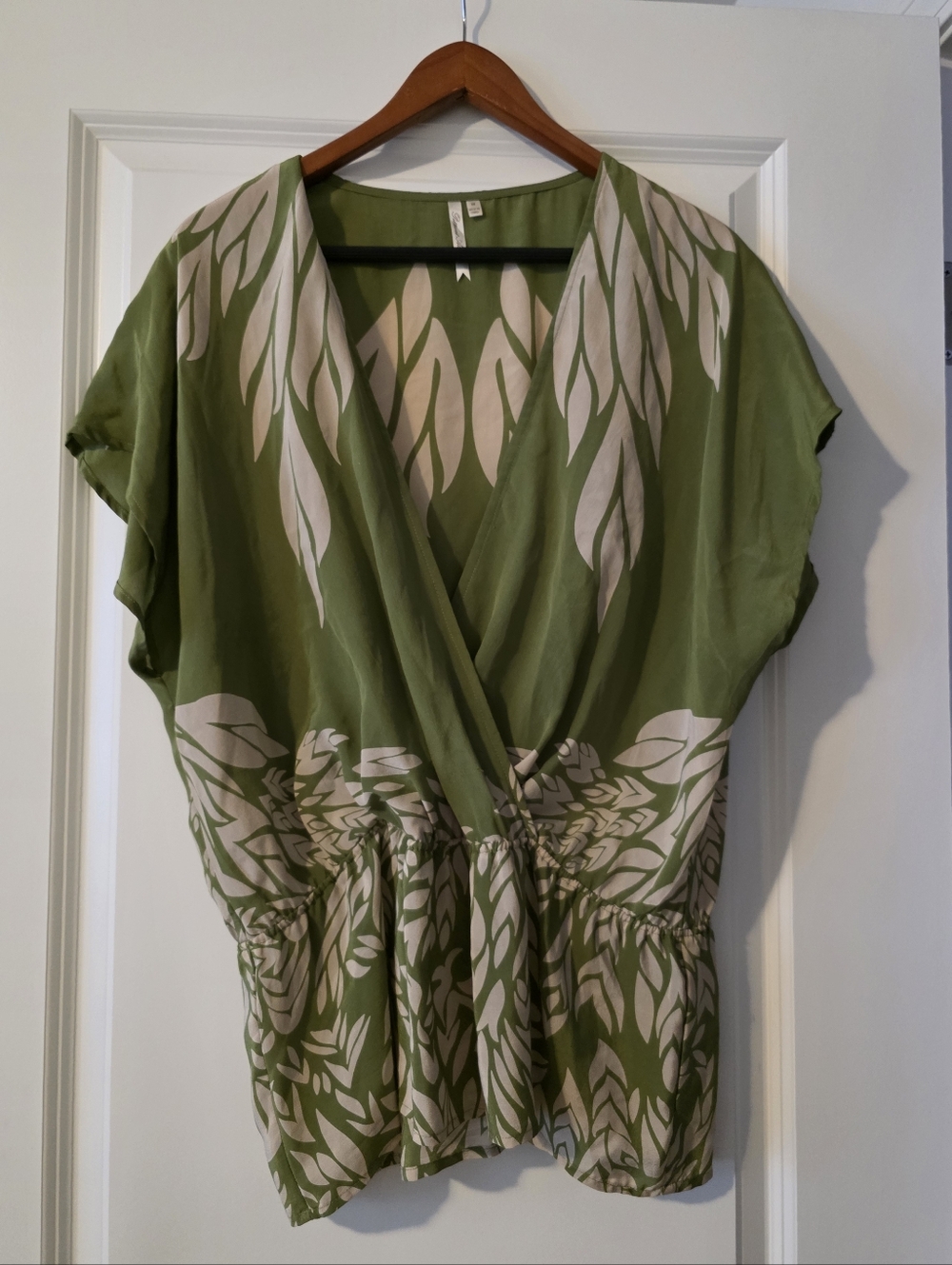 100% Silk Tropical Deep Vneck Blouse Peplum Style Womens M Preppy Chic Boho